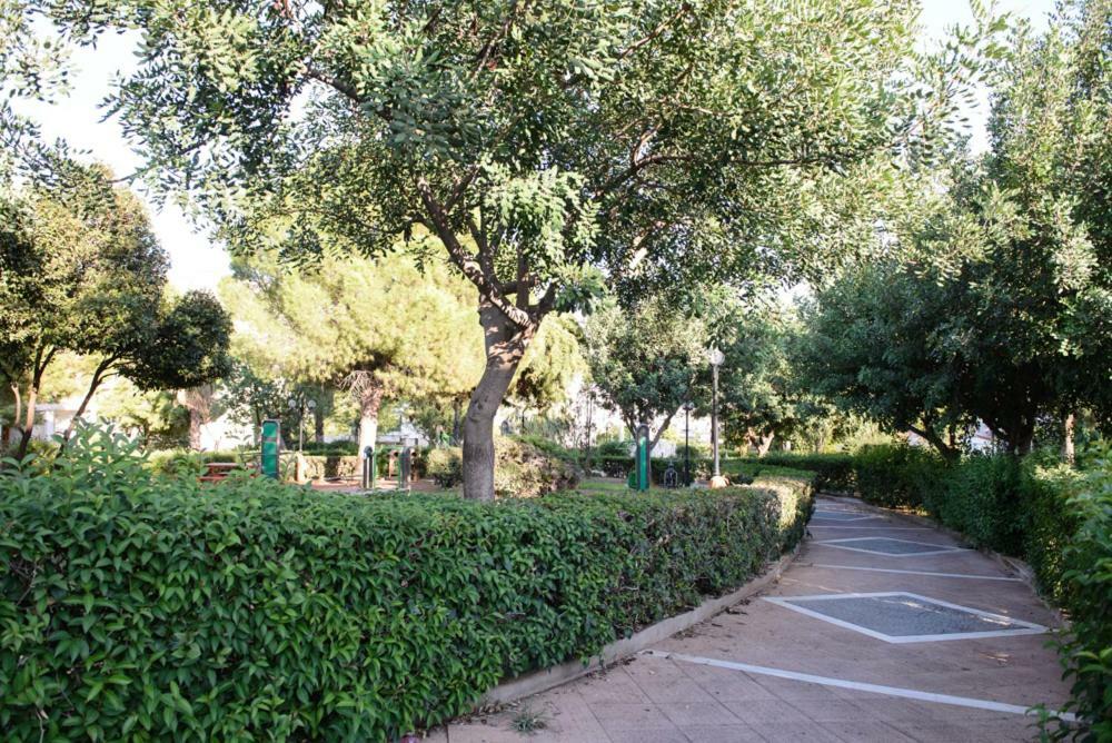 Beautiful House In Alimos Near To The Beach And Metro Athen Eksteriør billede